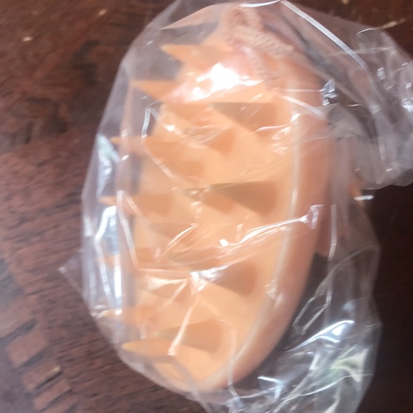 Ouai scalp massager - Picture 4 of 4